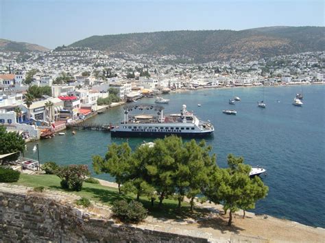 Nel paradiso dei falsi d'autore a Bodrum .